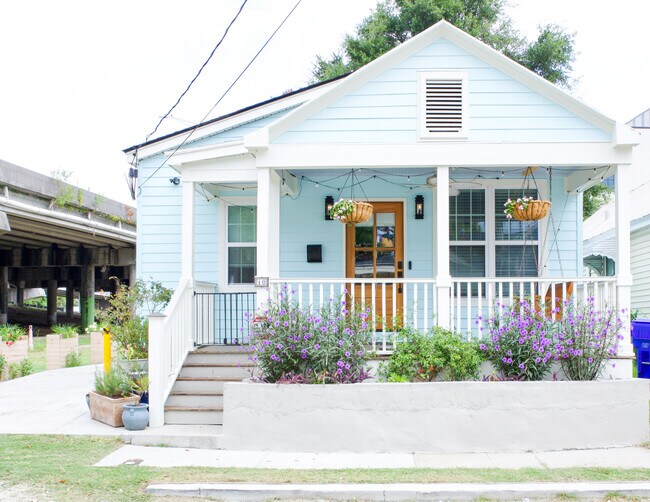 house front - 10 Riker St