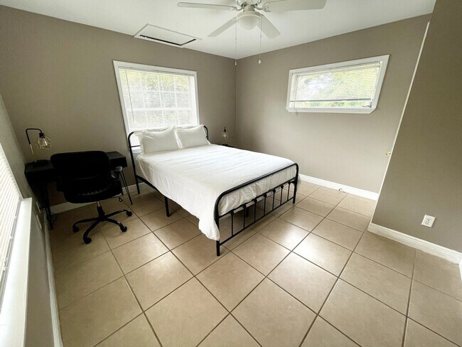 Building Photo - 905 Buena Vista Dr