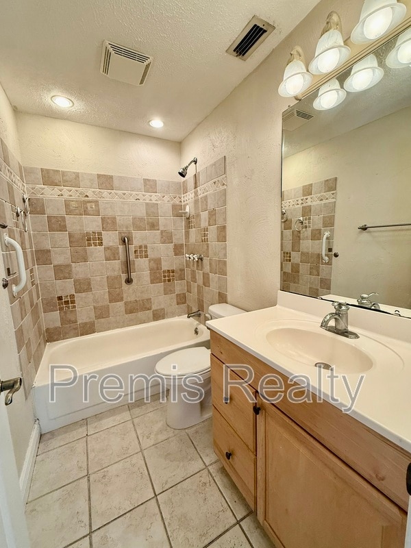 Building Photo - 2941 Bough Ave