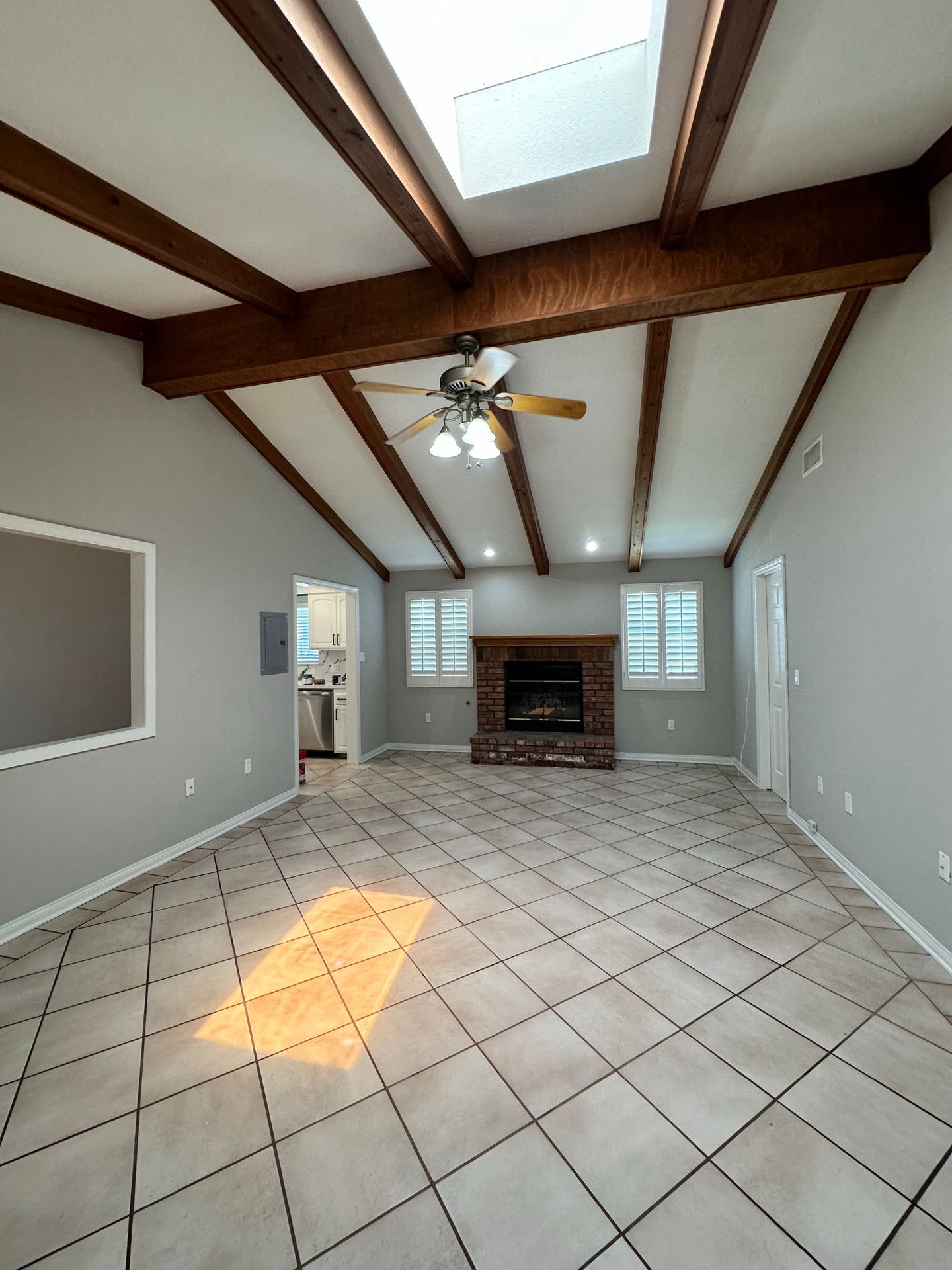 Building Photo - 9856 La Rosa Dr