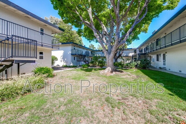 Building Photo - 14225 Lora Dr