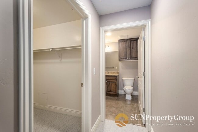 Building Photo - Beautiful Spacious Condo In Desirable Millcreek Area!