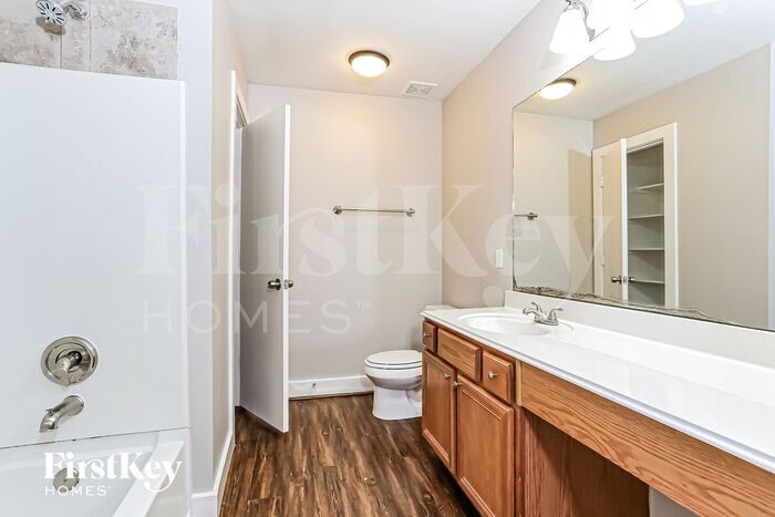 Building Photo - 20730 Settlers Lake Cir N