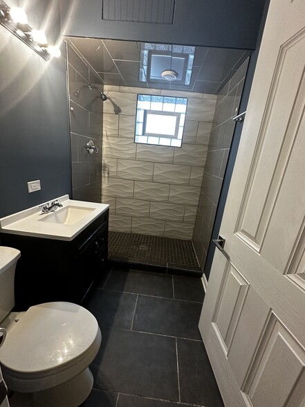 washroom - 2405 N Neva Ave