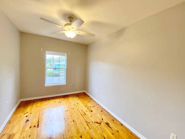 Building Photo - LUXURY TOWNHOME IN SODO 3/2.5 PLUS OFFICE AND BONUS ROOM  - DOWNTOWN ORLANDO