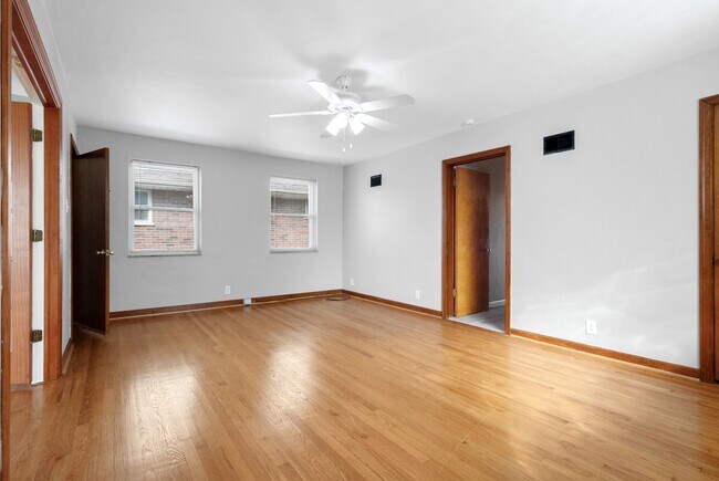 Building Photo - 4957 Miami St