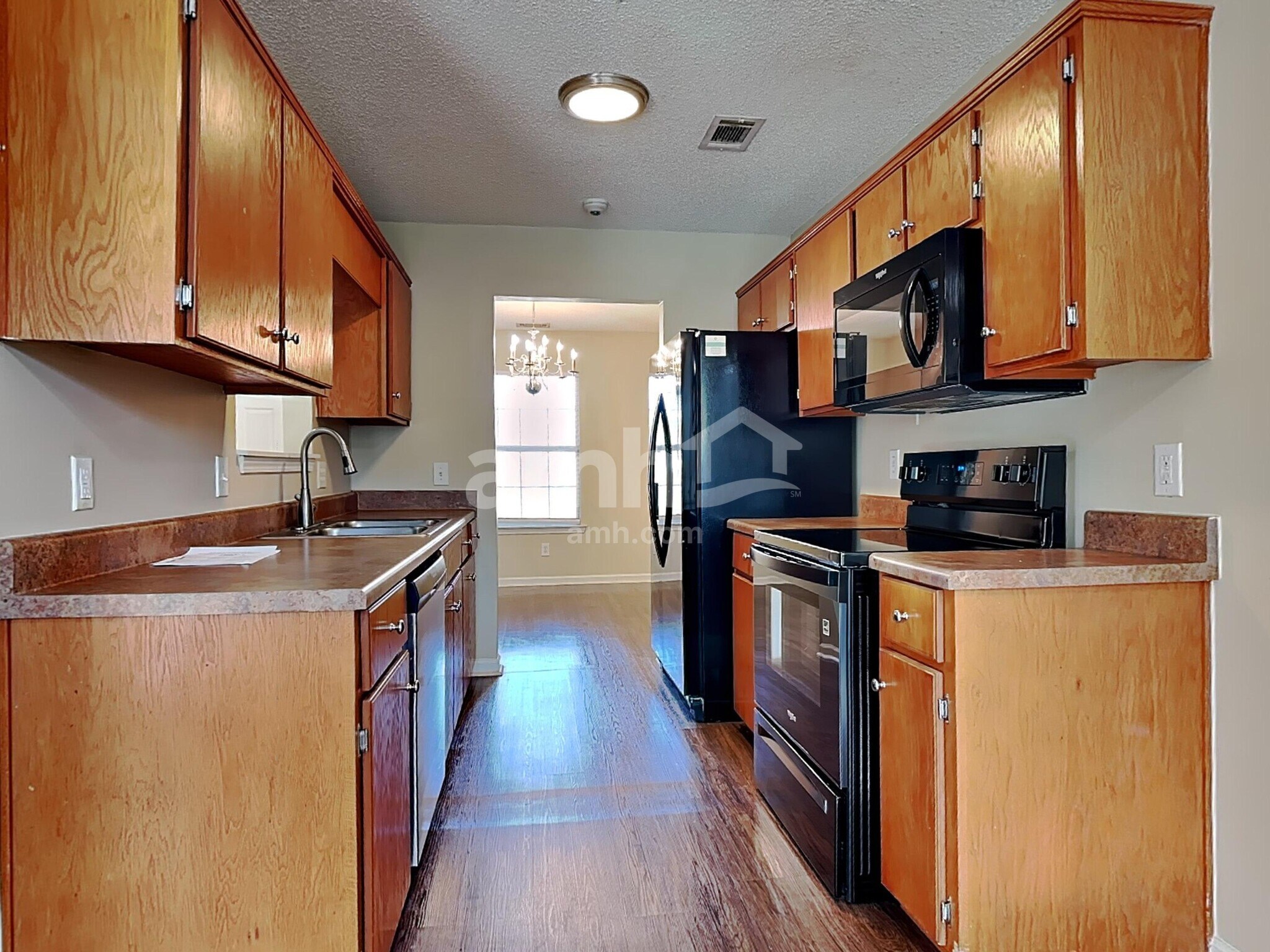 Building Photo - 11 Mills Run Ct