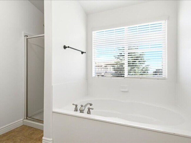 Building Photo - DRAPER  BEAUTIFUL 3 BED 2.5 BATH TOWNHOME