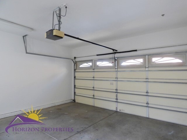 Building Photo - Modern Three-story 5 Bed 3.5 Bath 2,601 sqft Fair Oaks Home