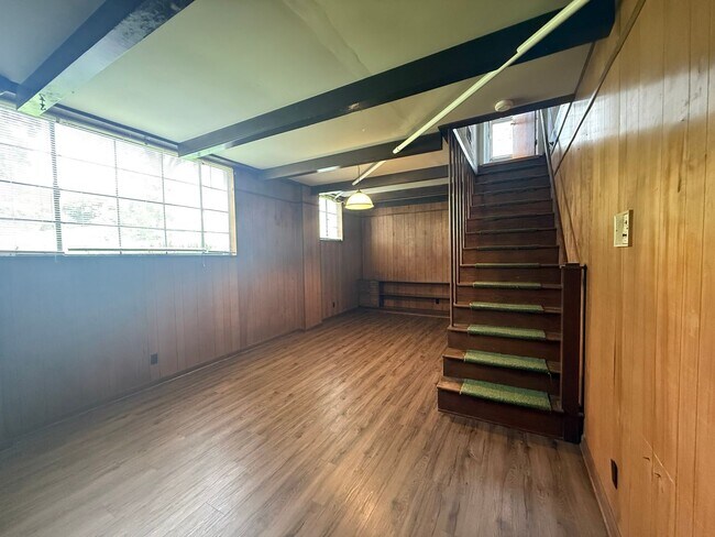 Building Photo - 313 Belmont Dr