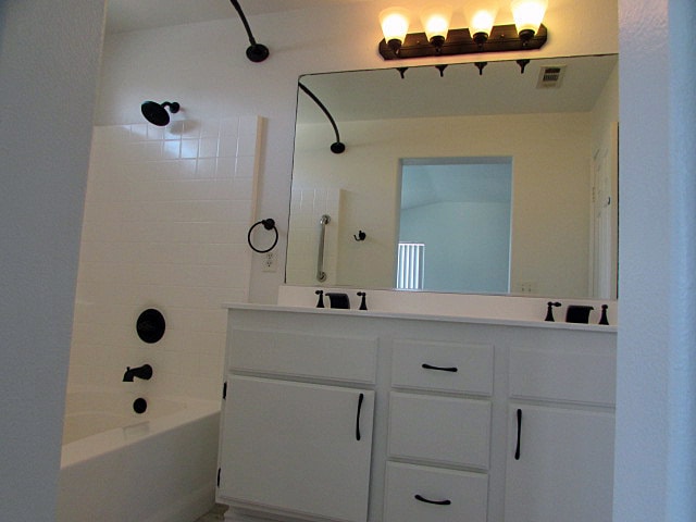 Building Photo - 4BR w/ Pool, Solar & A/C in Perris