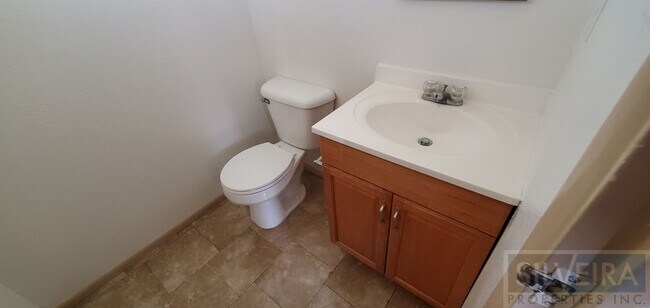Building Photo - A Comfortable Home awaits the right Tenant!