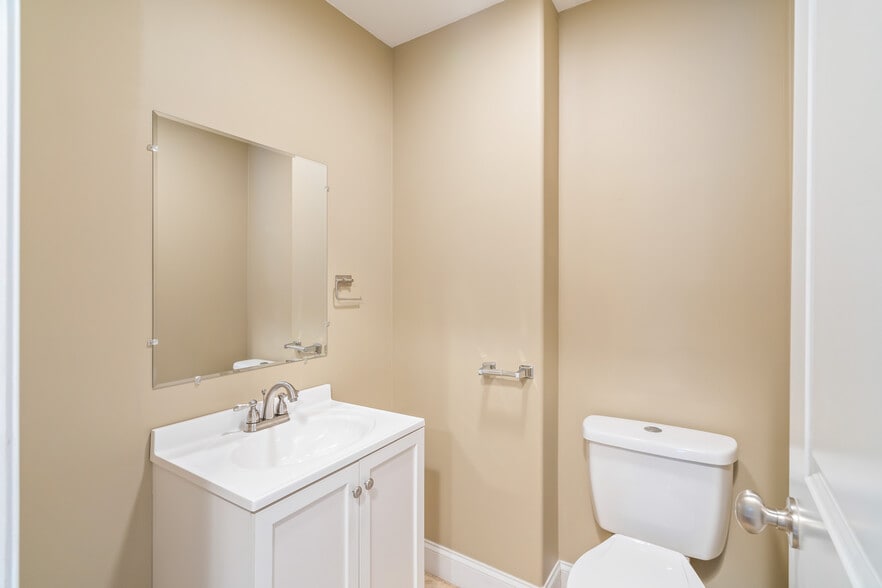 Building Photo - 906 E Inskip Dr