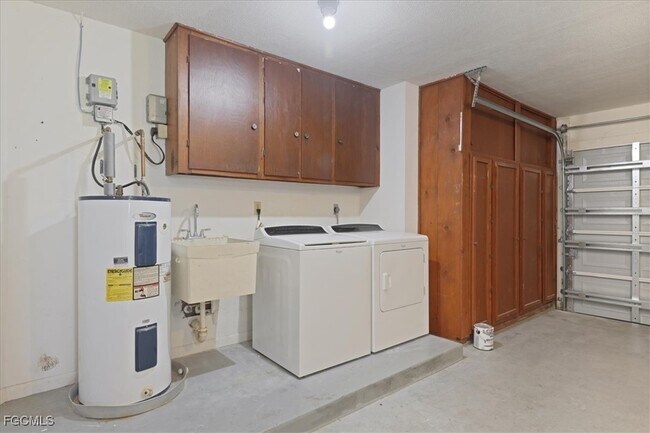 Building Photo - 924 SE 21st Ln
