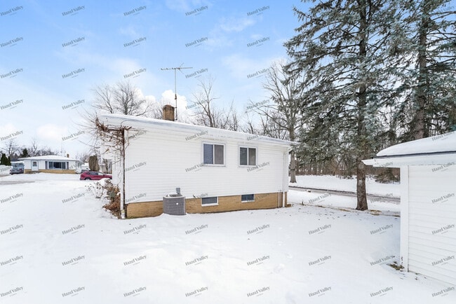 Building Photo - 107 Maple Ave