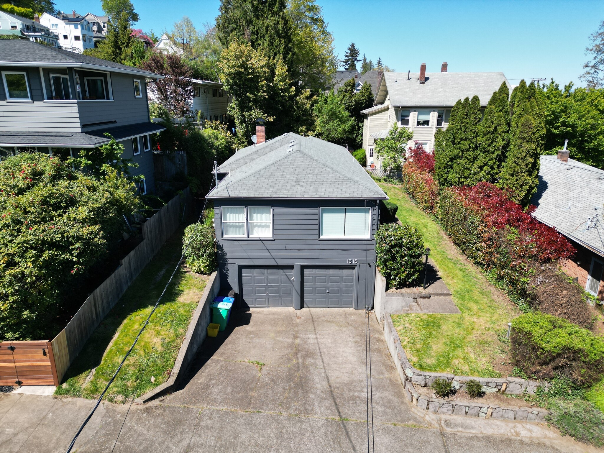 front of property - 13-15 SW Bancroft St