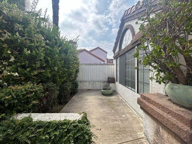 Building Photo - 3068 Prado Ln