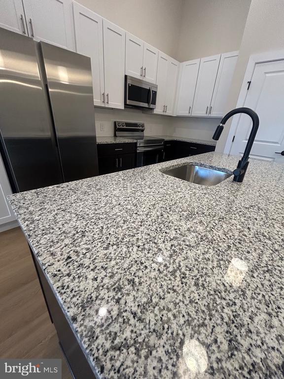 Building Photo - 624 Main St