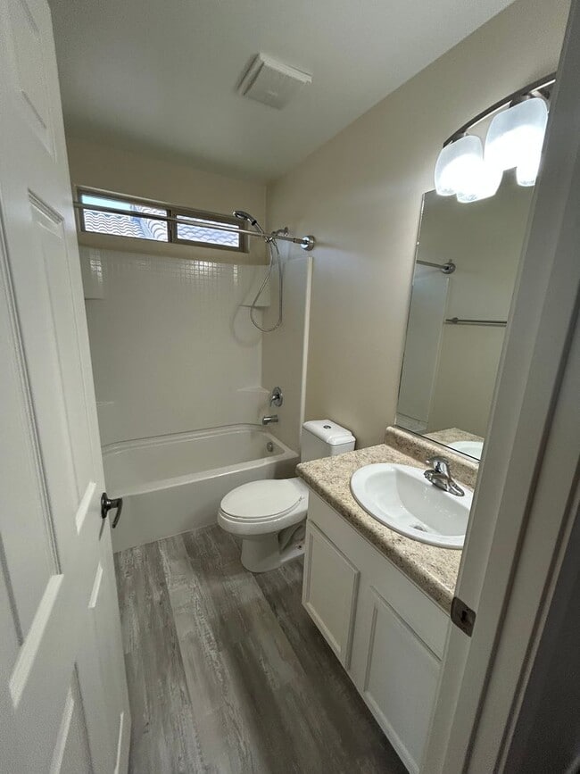 Building Photo - Three bedroom 2.5 bath two story home