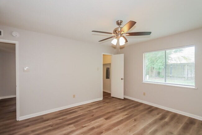 Building Photo - 15411 Empanada Dr