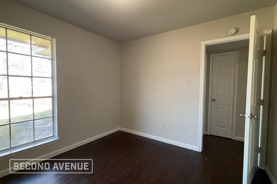 Building Photo - 3302 Charriton Dr