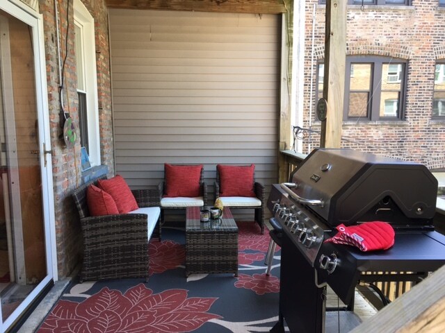 Private deck - 1844 Humboldt N Blvd