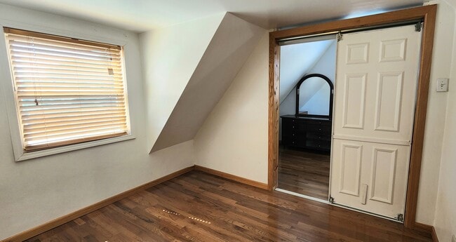 Building Photo - 4538 S Sawyer Ave