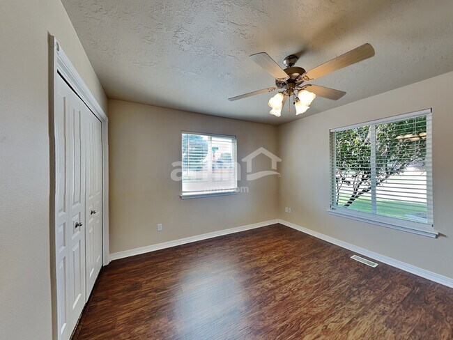Building Photo - 290 N Taurus Way
