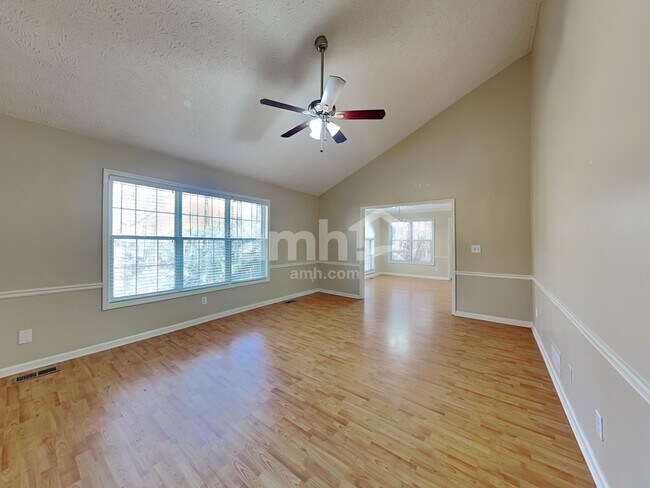 Building Photo - 700 Rosehill Ln