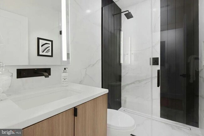 Building Photo - Modern 3BR/3BA Shaw Penthouse with Two Private Decks