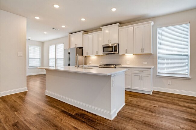 Building Photo - 10950 Downy Cup Dr