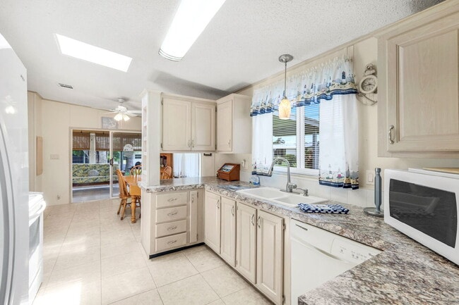 Building Photo - Furnished 2BR/2BA Home in Jamaica Bay Village 55+ Community – Seasonal Rental Available