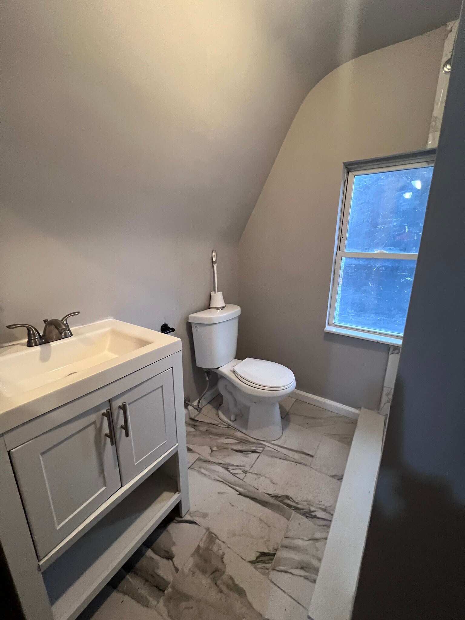 Building Photo - 29 Hilton St