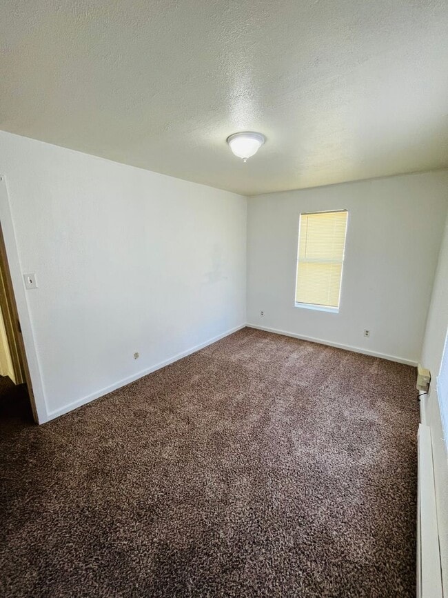 Building Photo - 3 bed 1 bath