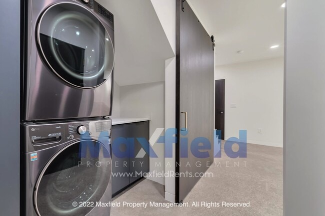 Building Photo - Luxury Sugarhouse Living | Pet Friendly | 2BD | 3BA | 1GA | 1CP 1875 Sq Ft