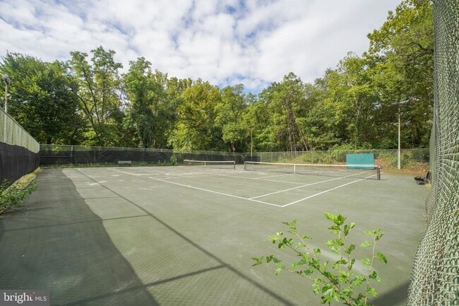 Building Photo - 4600 S Four Mile Run Dr