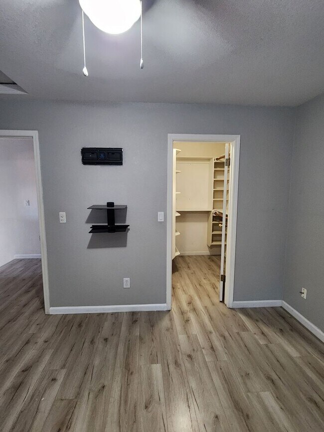 Building Photo - 1609 Cashmere Dr