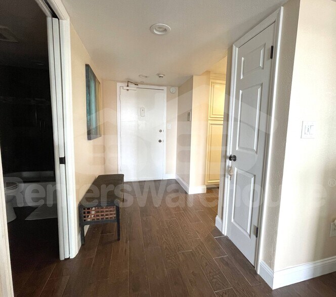 Building Photo - 51 Island Way