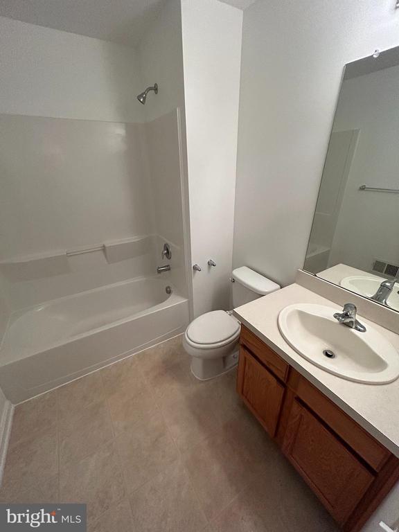 Building Photo - 1050 Lamberton St