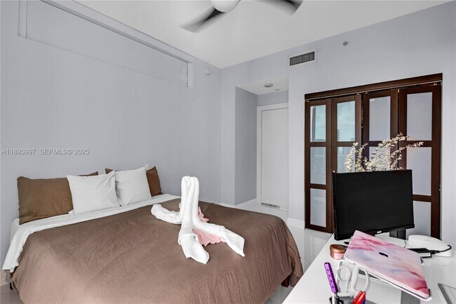 Building Photo - 900 Biscayne Blvd