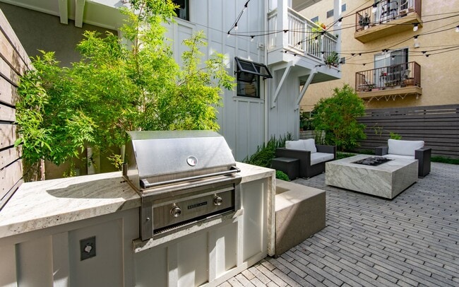 Building Photo - Want to live in the Carlsbad Village!