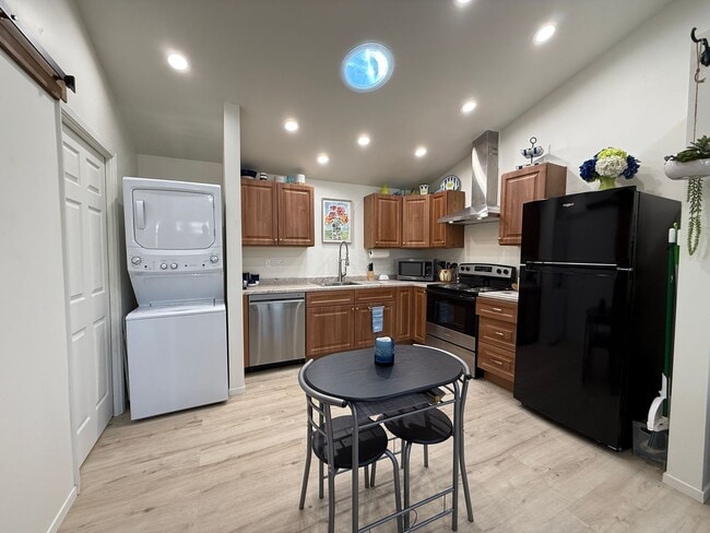Building Photo - Newer Beautifully Furnished Single Story ADU Includes All Basic Utilities and WiFI