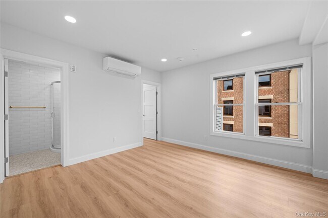 Building Photo - 584 Main St