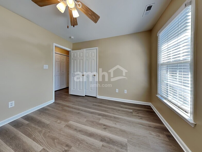 Building Photo - 5705 Beargrass Ln