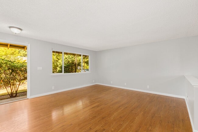 Building Photo - 11121 NE 154th St