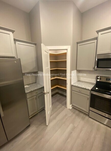 Building Photo - 3318 W 45th St S