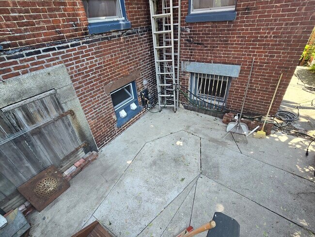 Building Photo - 116 Winnisimmet St