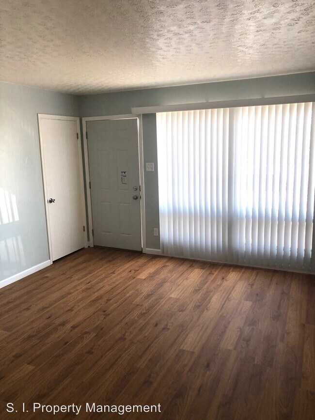 Building Photo - 621 Bryan Ave