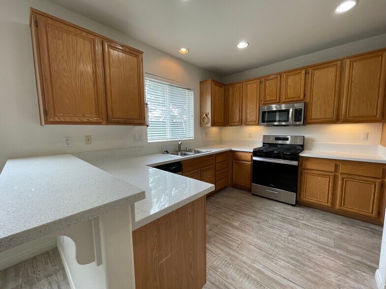 Building Photo - 2300 Jeans Ct