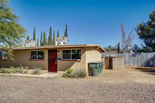 Primary Photo - Pending/ Rented - 1 bed 1 bath in a prime ...